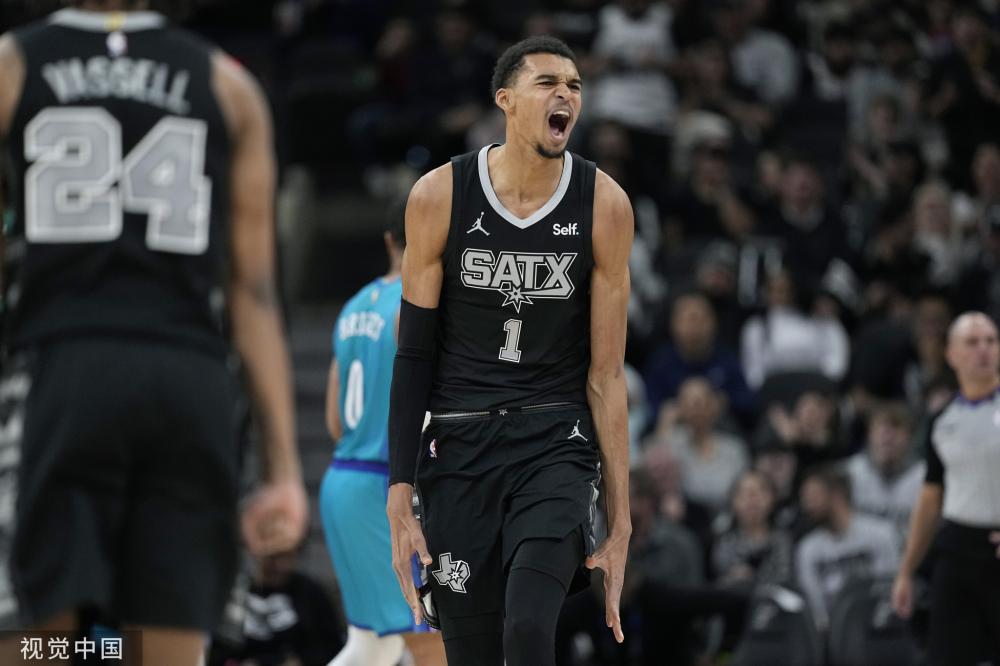 中国球员必 中国球员必