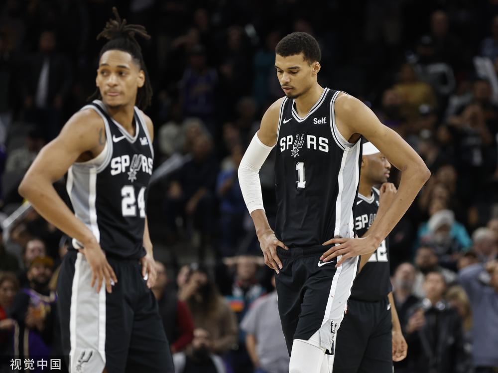 力图将球挡 力图将球挡